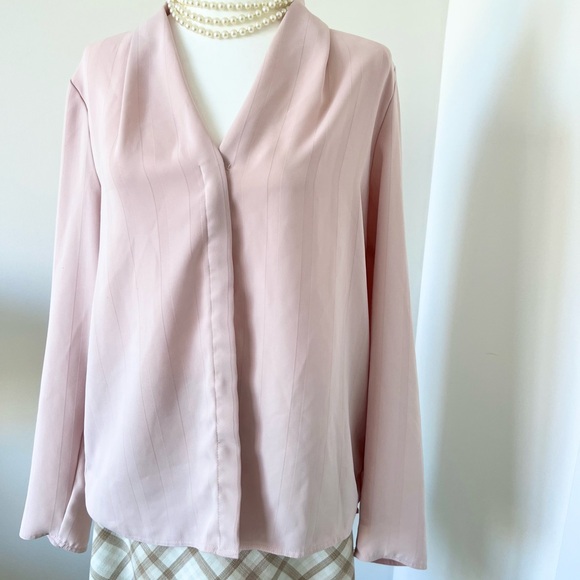 Aritzia Babaton Akira Power Blouse Long Sleeve V-Neck Light Pink, L - Picture 6 of 8